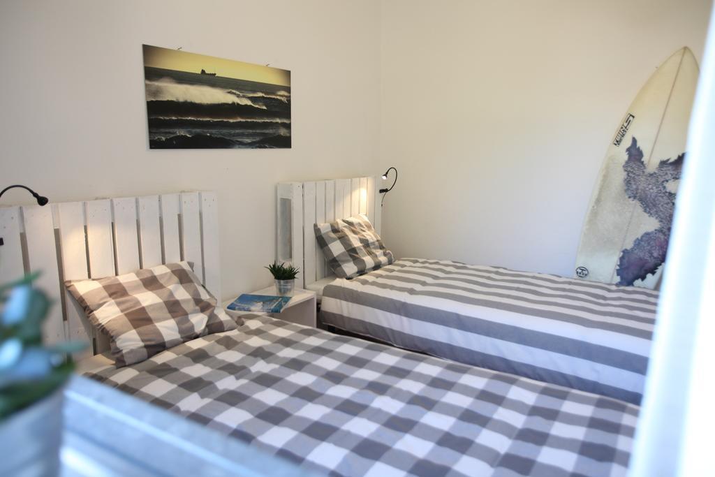 Moka Surfhouse Hostel Ericeira Kamer foto
