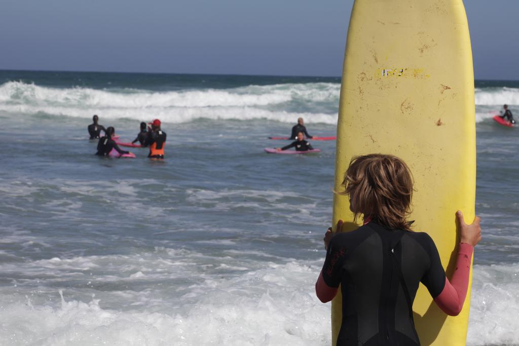 Moka Surfhouse Hostel Ericeira Buitenkant foto